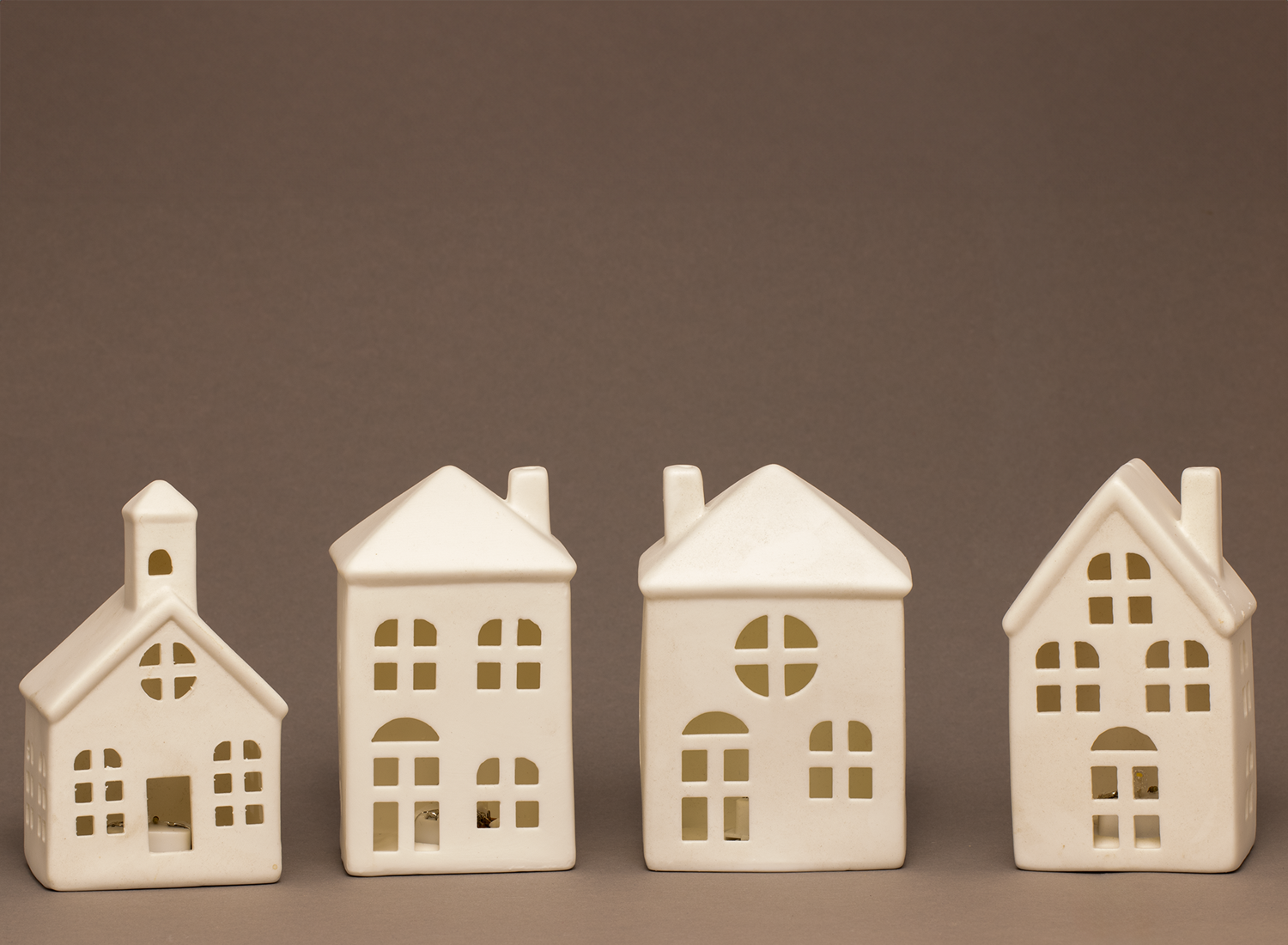 4-LED-Porzellanhäuser im Set